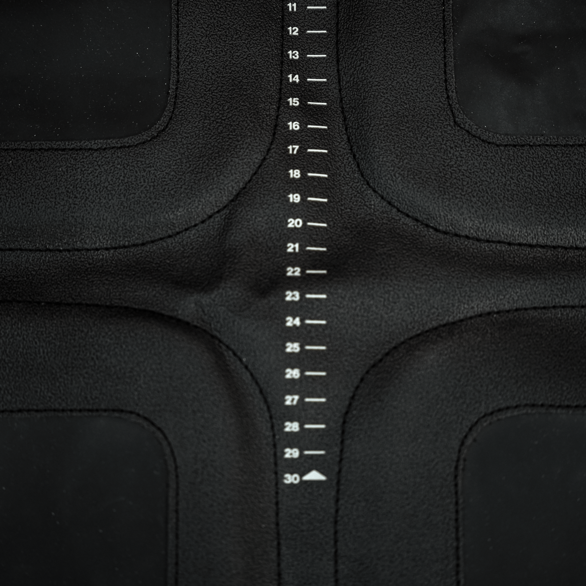 axkid-protezione-sedile-auto-forward-anti-sub image 2