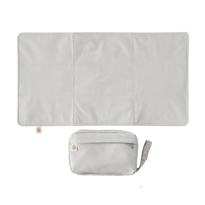 ergobaby-fasciatoio-portatile-2-in-1-con-custodia-borsa-pannolini image 1